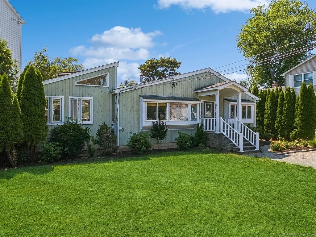 28 Newell Pl, Fairfield, CT 06824