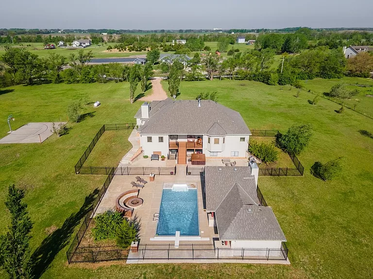 1417 W 125th St N, Sedgwick, KS 67135