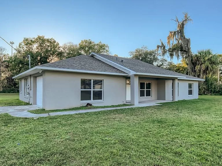 609 Coronet St, Plant City, FL 33563