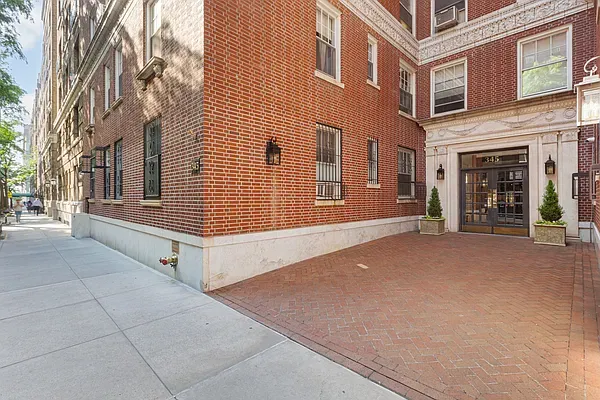 345 W 55th St #7G New York, NY 10019