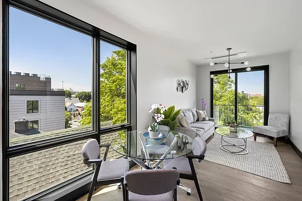 785 E 34th St #4C Brooklyn, NY 11210