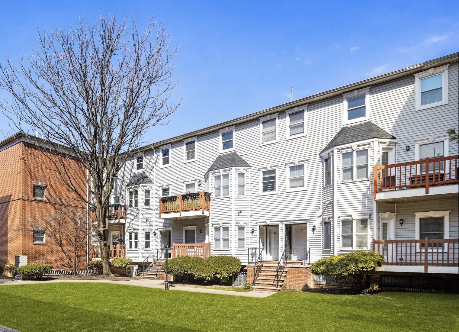 384 Monmouth St #A Jersey City, NJ 07302